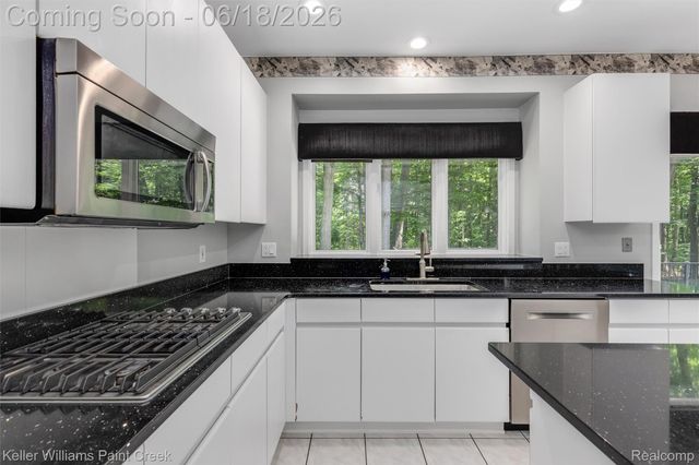 25626 Gina Court, Novi, MI 48374