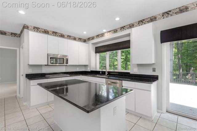 25626 Gina Court, Novi, MI 48374