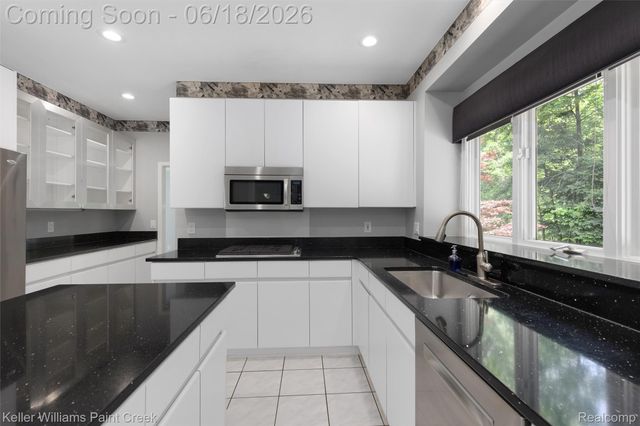 25626 Gina Court, Novi, MI 48374