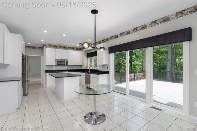 25626 Gina Court, Novi, MI 48374