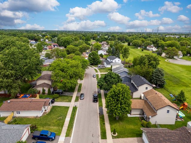 970 CAMDEN Lane, Aurora, IL 60504