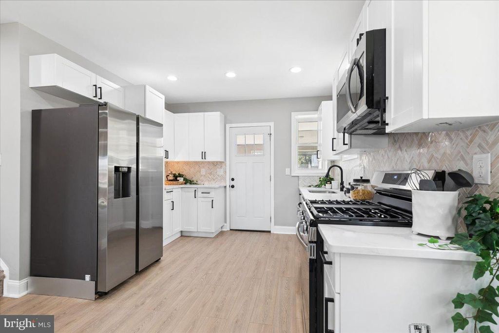 Image 14 of property listing at 1315 LAKESIDE AVE, Baltimore, MD 21218