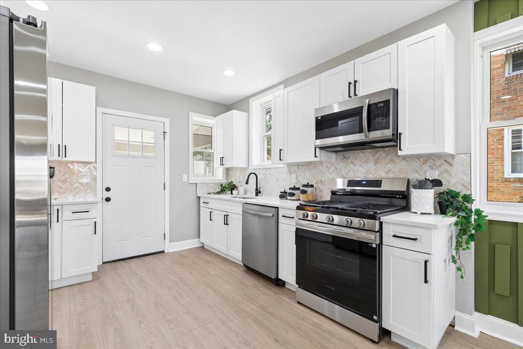 Image 16 of property listing at 1315 LAKESIDE AVE, Baltimore, MD 21218