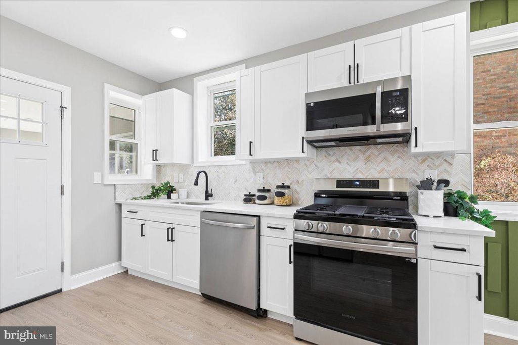 Image 17 of property listing at 1315 LAKESIDE AVE, Baltimore, MD 21218