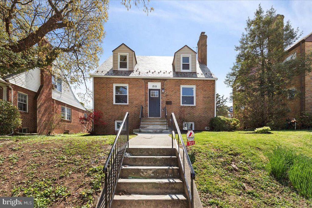 Image 2 of property listing at 1315 LAKESIDE AVE, Baltimore, MD 21218