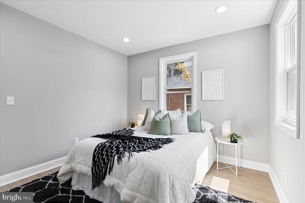 Image 33 of property listing at 1315 LAKESIDE AVE, Baltimore, MD 21218