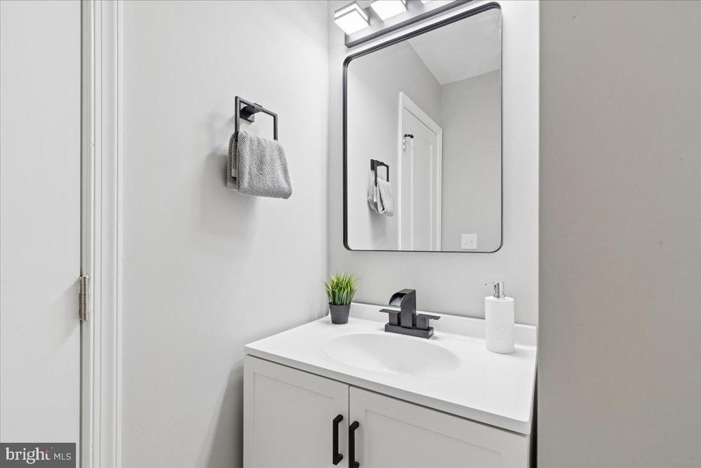 Image 36 of property listing at 1315 LAKESIDE AVE, Baltimore, MD 21218