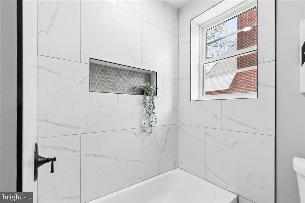 Image 37 of property listing at 1315 LAKESIDE AVE, Baltimore, MD 21218