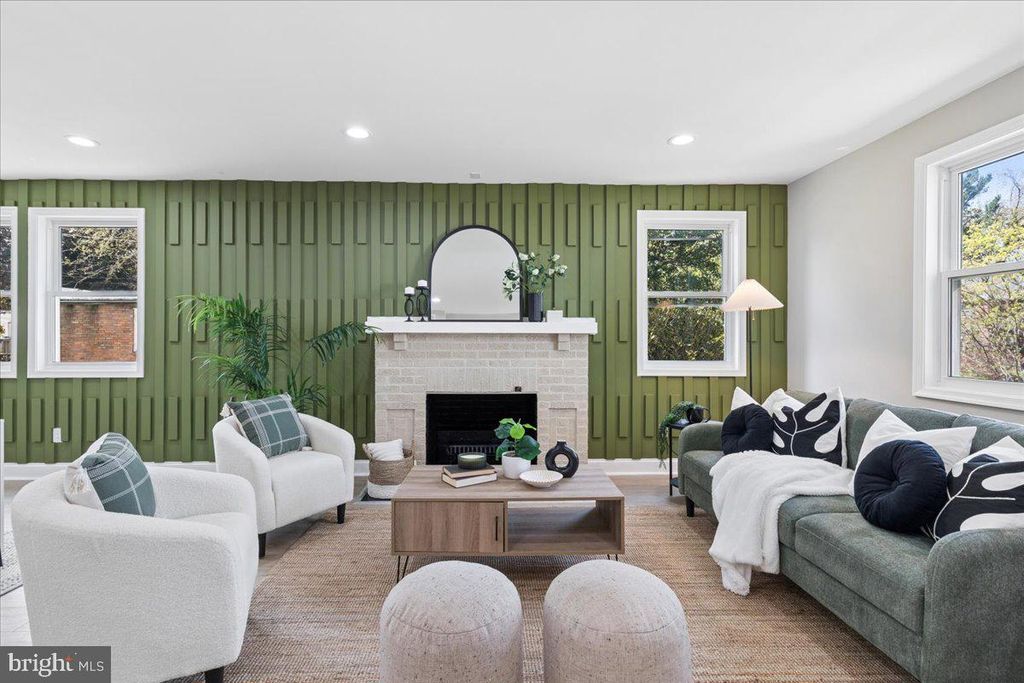 Image 9 of property listing at 1315 LAKESIDE AVE, Baltimore, MD 21218