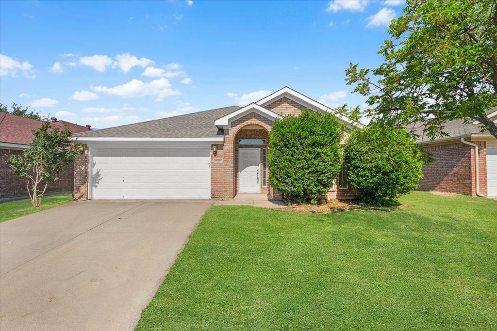 10601 Aransas Drive, Fort Worth, TX 76131