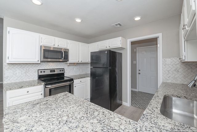 6131 WINDBROOKE ST, San Antonio, TX 78249
