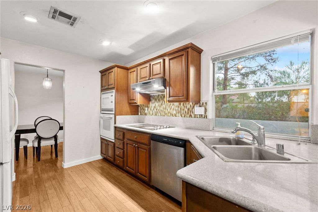 1821 Derbyshire Drive, Las Vegas, NV 89117 — photo 4