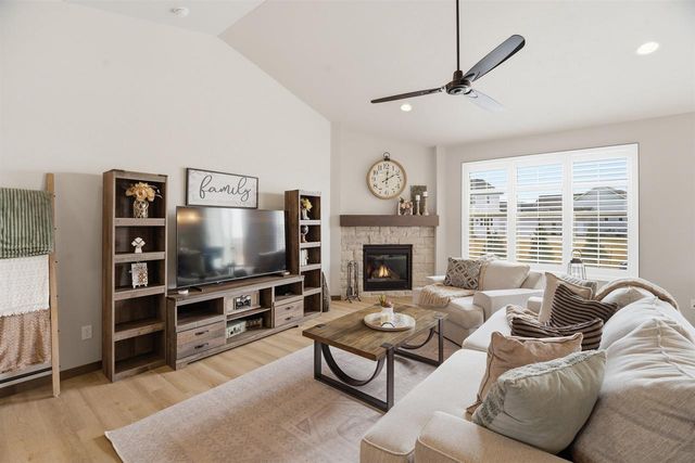 2875 E TURQUOISE LANE, Appleton, WI 54913