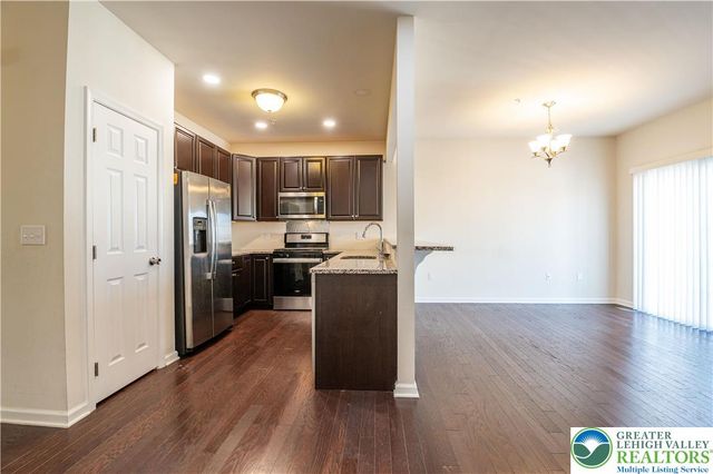 1434 Black Forest Drive, South Whitehall Twp, PA 18104
