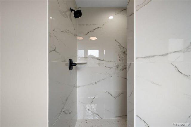 16199 VIA COLICO, Macomb Township, MI 48042