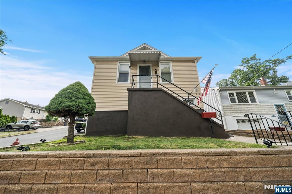 207 Van Winkle Avenue, Nutley, NJ 07110
