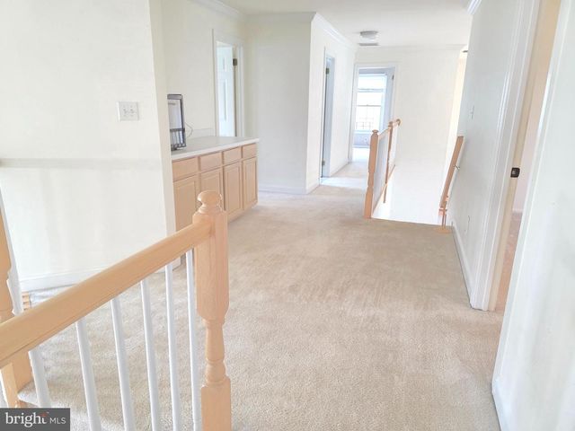 33 CHICORY LN, Pennington, NJ 08534