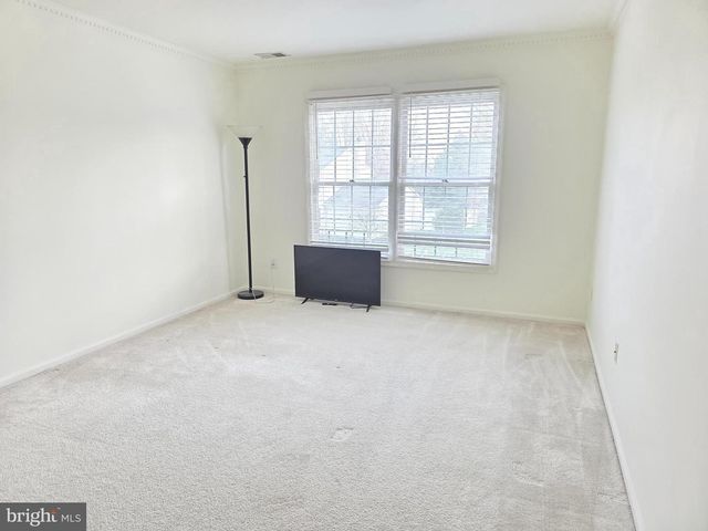 33 CHICORY LN, Pennington, NJ 08534