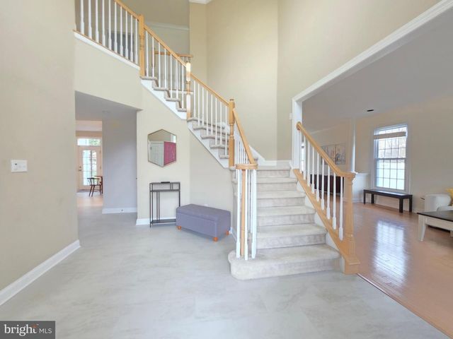 33 CHICORY LN, Pennington, NJ 08534