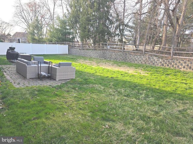 33 CHICORY LN, Pennington, NJ 08534