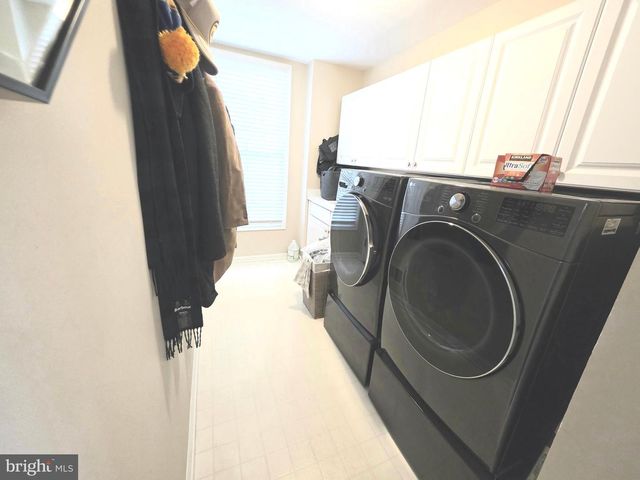 33 CHICORY LN, Pennington, NJ 08534