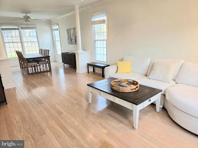 33 CHICORY LN, Pennington, NJ 08534