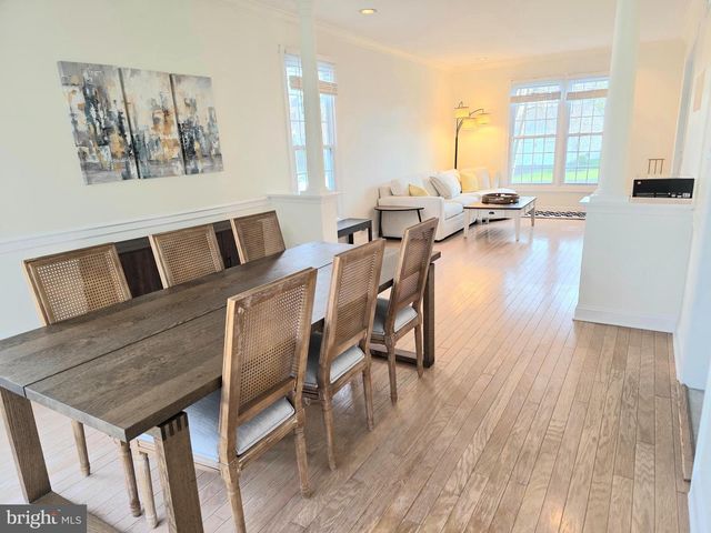 33 CHICORY LN, Pennington, NJ 08534