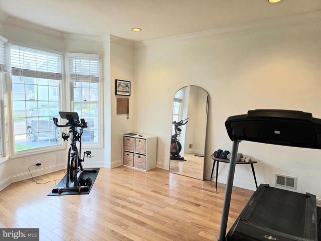 33 CHICORY LN, Pennington, NJ 08534