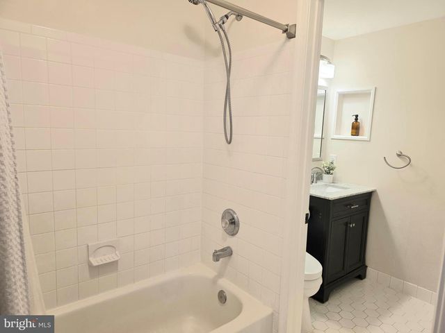 33 CHICORY LN, Pennington, NJ 08534