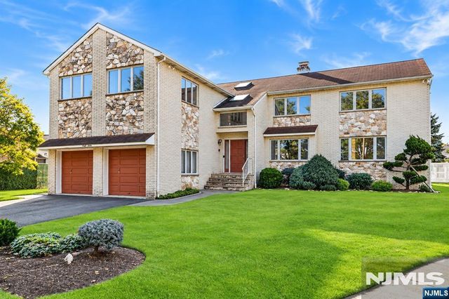 40-12 Kilada Court, Fair Lawn, NJ 07410