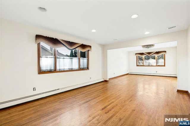 40-12 Kilada Court, Fair Lawn, NJ 07410