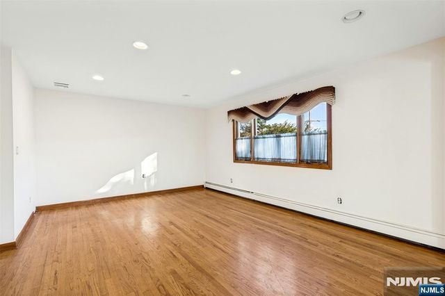 40-12 Kilada Court, Fair Lawn, NJ 07410