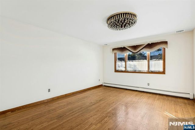 40-12 Kilada Court, Fair Lawn, NJ 07410