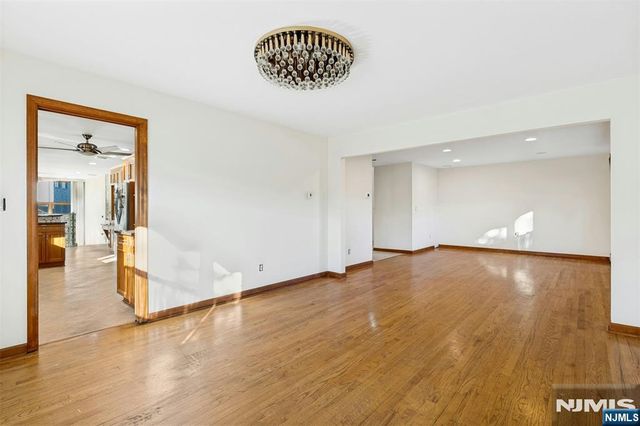 40-12 Kilada Court, Fair Lawn, NJ 07410