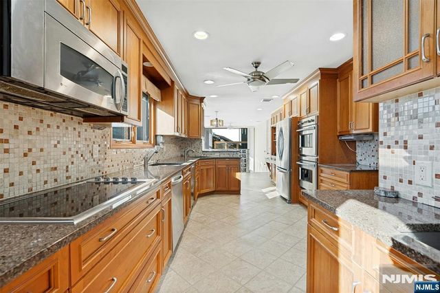 40-12 Kilada Court, Fair Lawn, NJ 07410