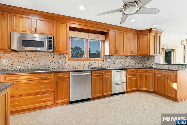 40-12 Kilada Court, Fair Lawn, NJ 07410
