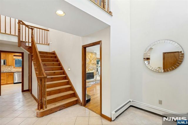 40-12 Kilada Court, Fair Lawn, NJ 07410