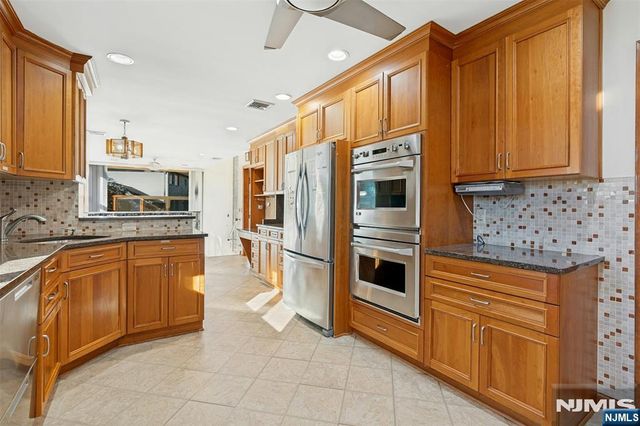 40-12 Kilada Court, Fair Lawn, NJ 07410