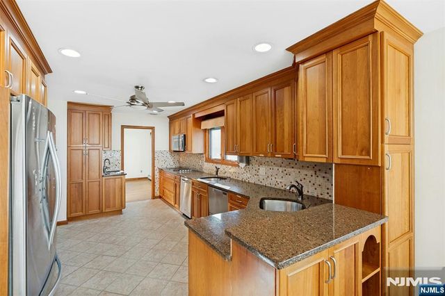 40-12 Kilada Court, Fair Lawn, NJ 07410