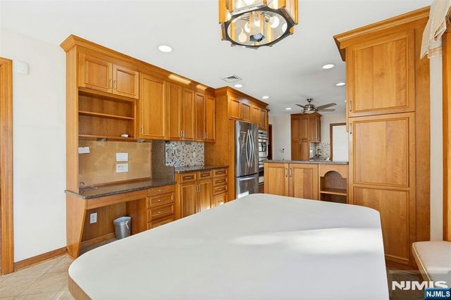 40-12 Kilada Court, Fair Lawn, NJ 07410