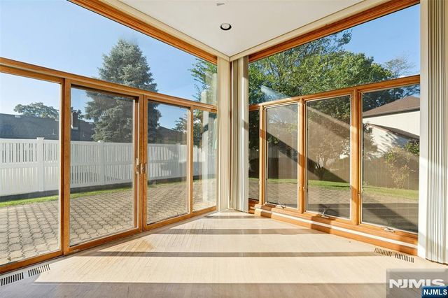 40-12 Kilada Court, Fair Lawn, NJ 07410