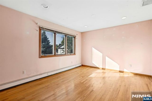 40-12 Kilada Court, Fair Lawn, NJ 07410