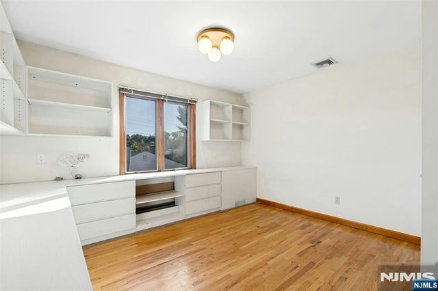 40-12 Kilada Court, Fair Lawn, NJ 07410