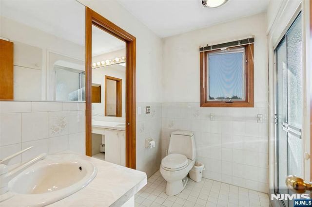 40-12 Kilada Court, Fair Lawn, NJ 07410