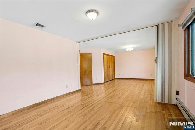 40-12 Kilada Court, Fair Lawn, NJ 07410