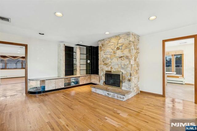 40-12 Kilada Court, Fair Lawn, NJ 07410