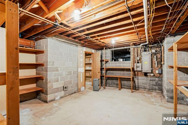 40-12 Kilada Court, Fair Lawn, NJ 07410