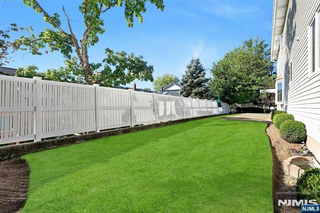 40-12 Kilada Court, Fair Lawn, NJ 07410