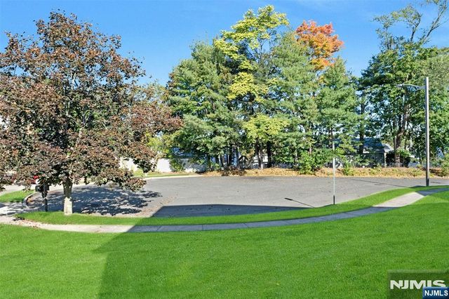 40-12 Kilada Court, Fair Lawn, NJ 07410