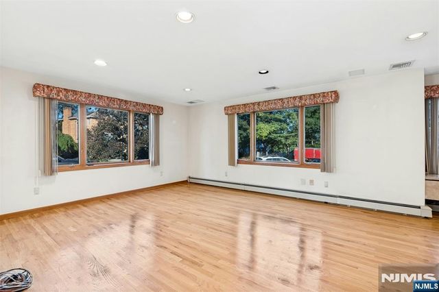 40-12 Kilada Court, Fair Lawn, NJ 07410